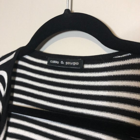 Black and white striped flowy cardigan women's size Large cable & gauge brand - Picture 3 of 3